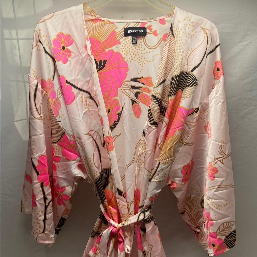 Express Pink and Gold Patterned Robe - Picture 4 of 6